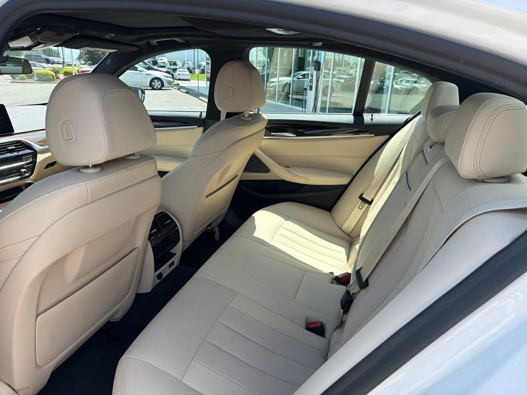 Used 2021 White BMW 530i image 27