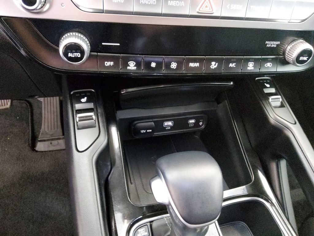 Certified Used 2024 Silver Kia S image 27