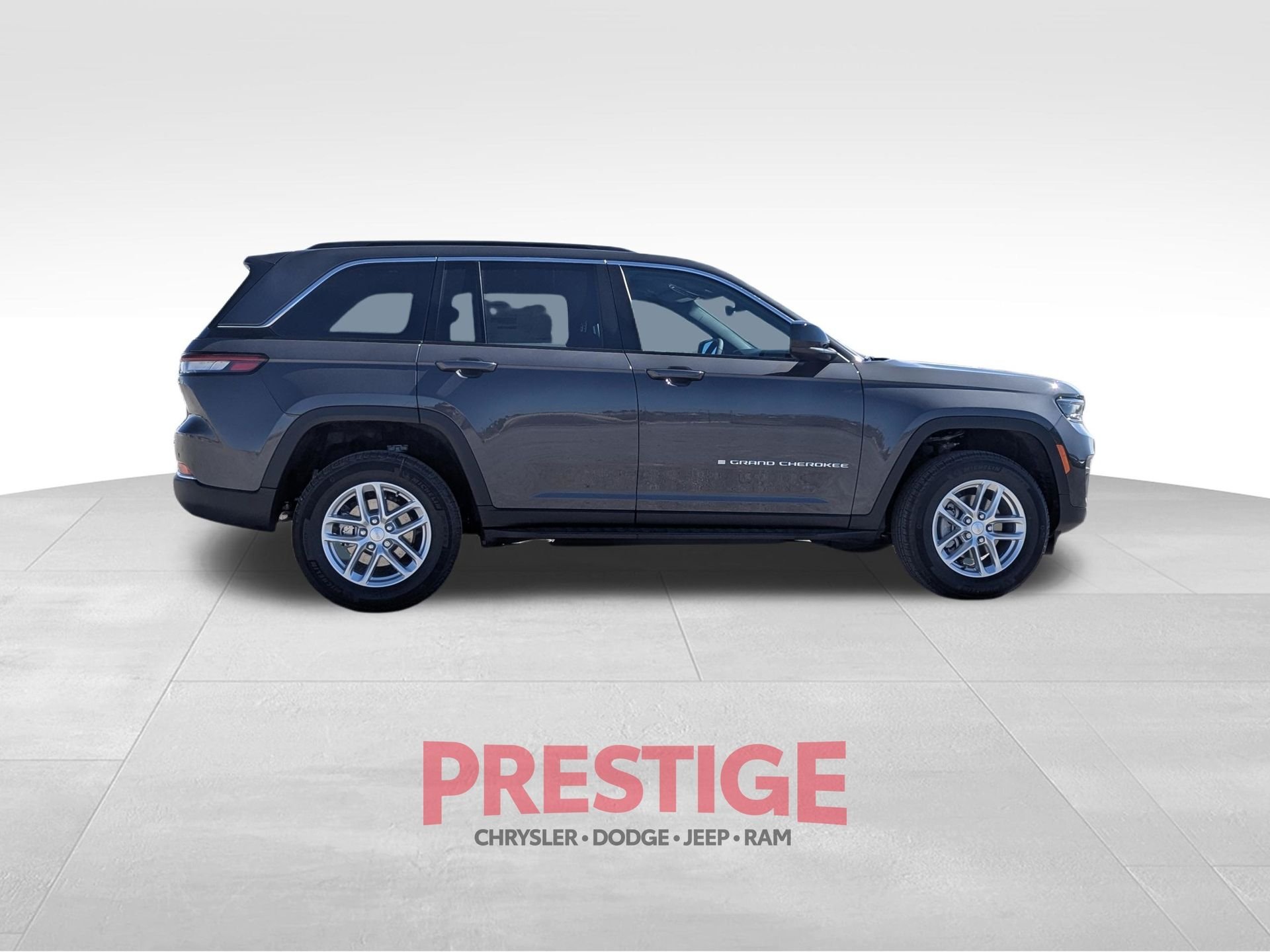 New 2026 Baltic Gray Metallic Clear-Coat Exterior Paint Jeep Laredo X image 4