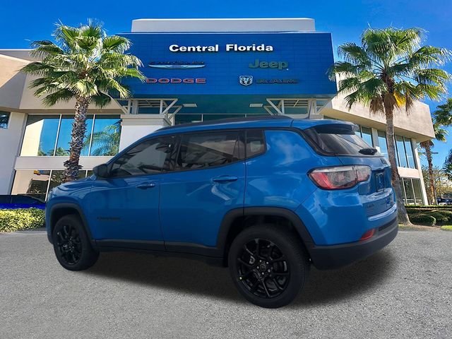 New 2026 Hydro Blue Pearl-Coat Exterior Paint Jeep Latitude image 7