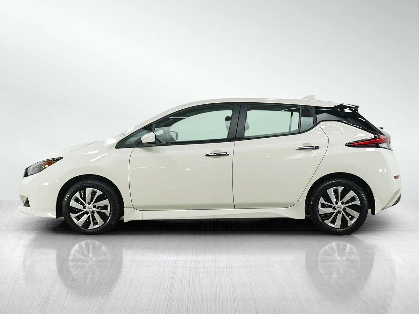 Used 2025 Nissan Leaf S with VIN 1N4AZ1BV7SC562199 for sale in Burnsville, MN