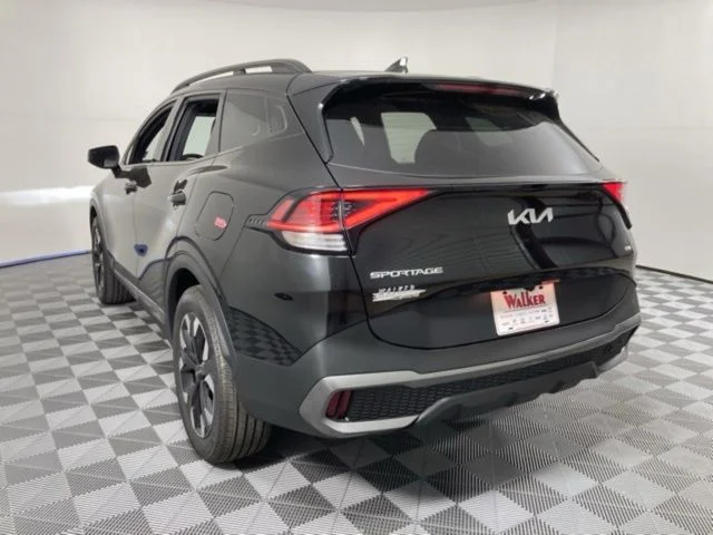 Used 2024 Black Kia X-Line image 4
