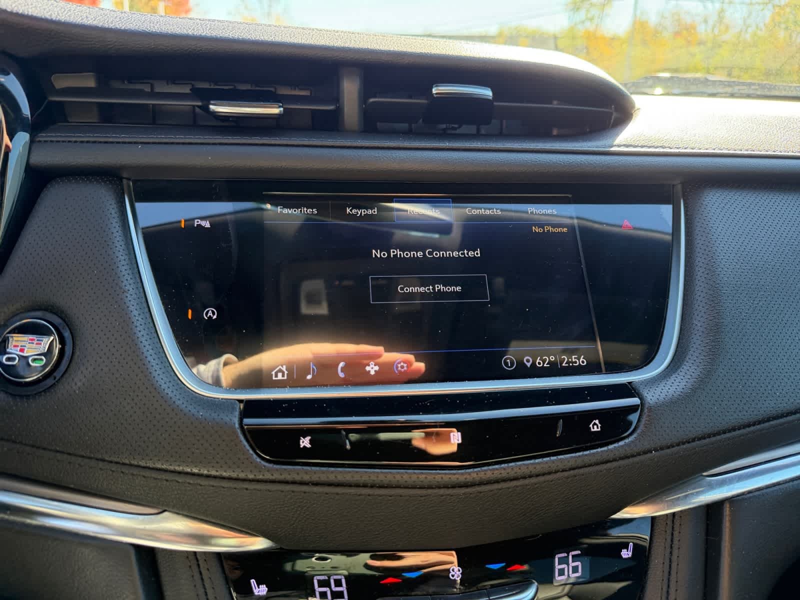 Used 2020 Crystal White Tricoat Cadillac Luxury FWD image 29