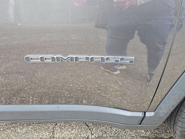 Used 2019 Gray Jeep Latitude image 31
