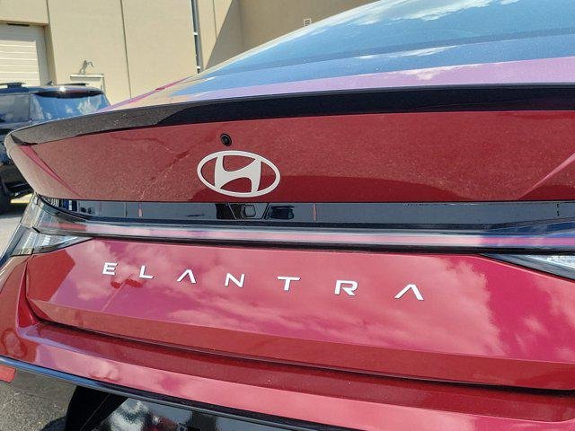 2025 Hyundai Elantra N Line - Photo 7