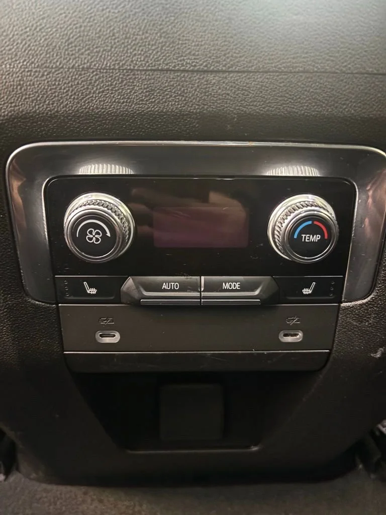 2022 GMC Yukon AT4 - Photo 8