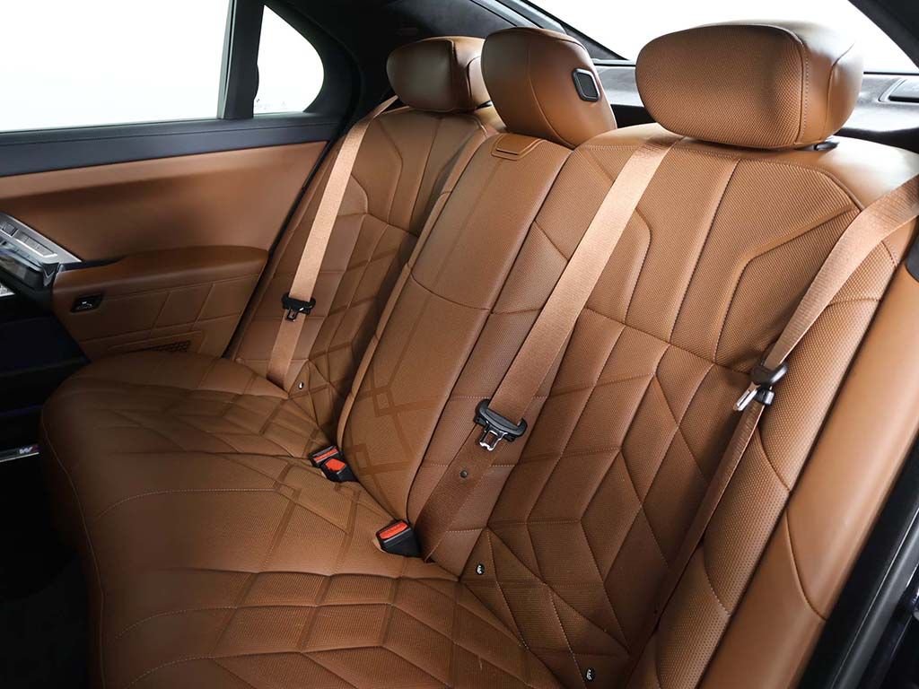 Used 2023 Black BMW 760i xDrive image 35