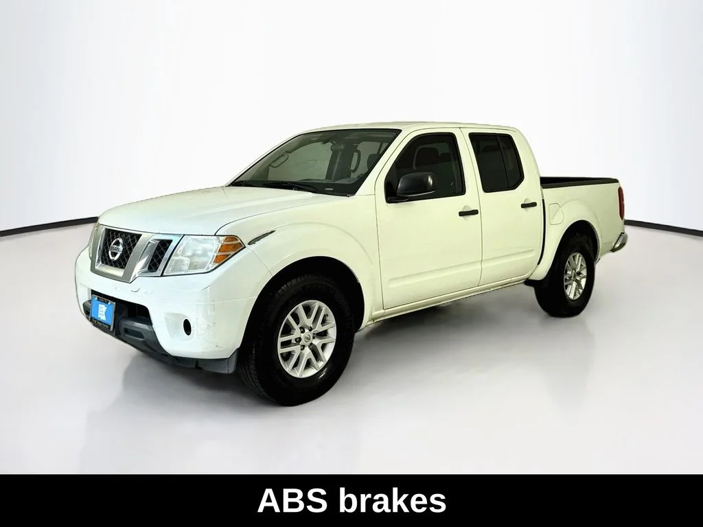 Used 2014 Glacier White Nissan SV image 3