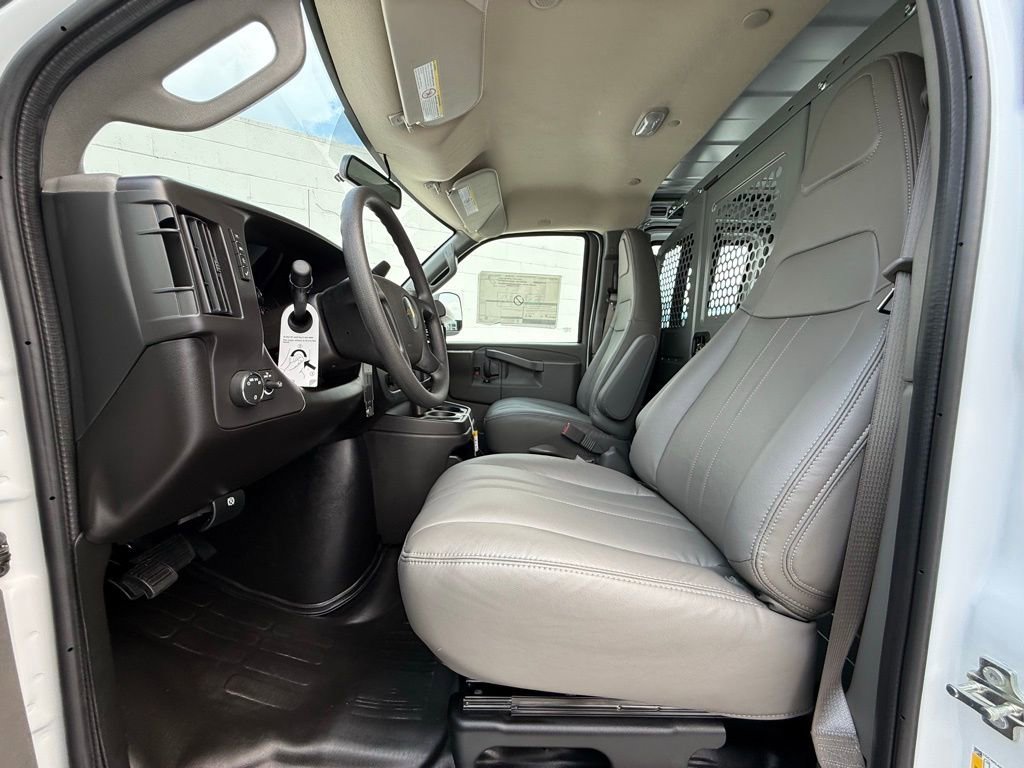 2025 Chevrolet Express Cargo Work Van - Photo 23