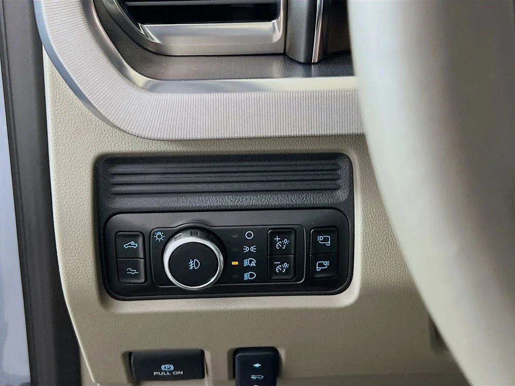 2026 Ford F-350 Super Duty Platinum - Photo 19