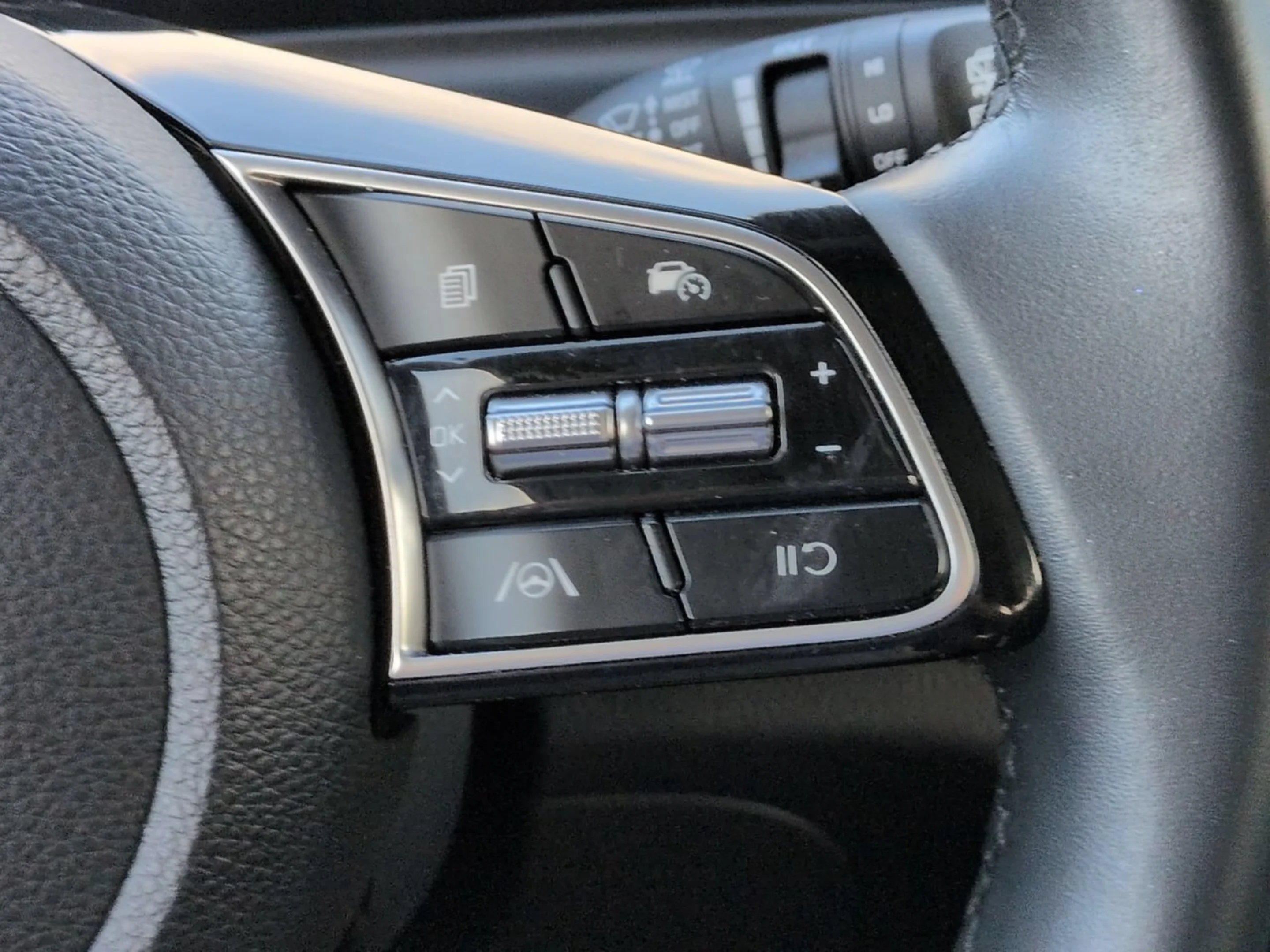 Certified Used 2025 Gravity Gray Kia EX image 27