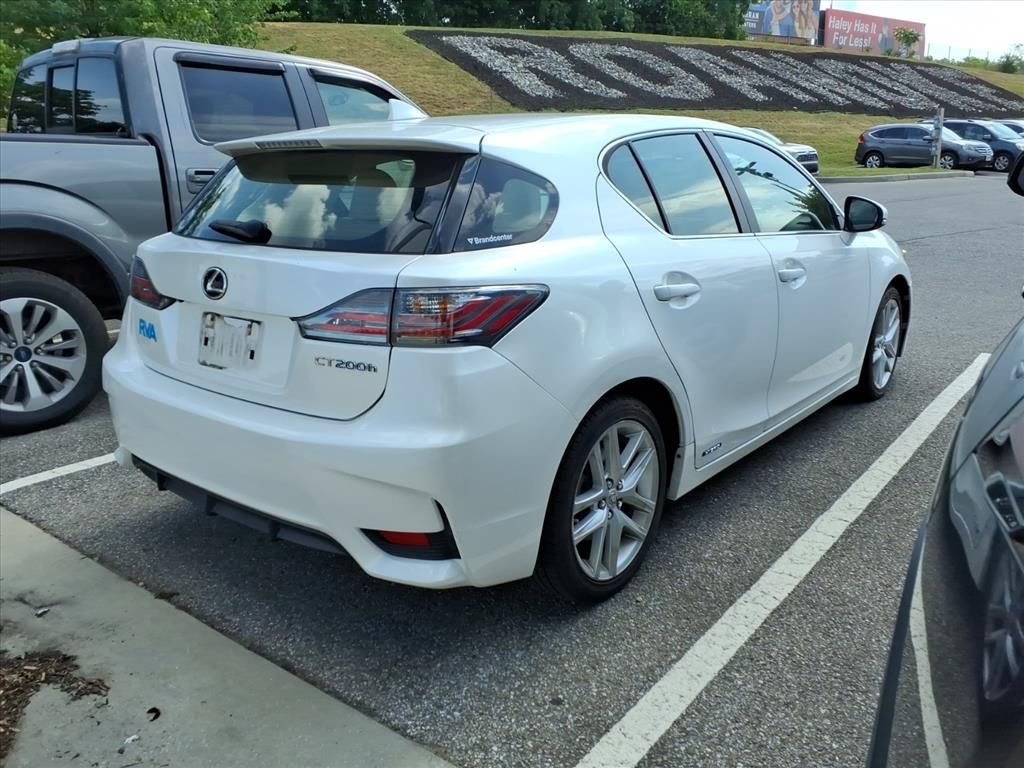 Used 2015 White Lexus 200h image 2