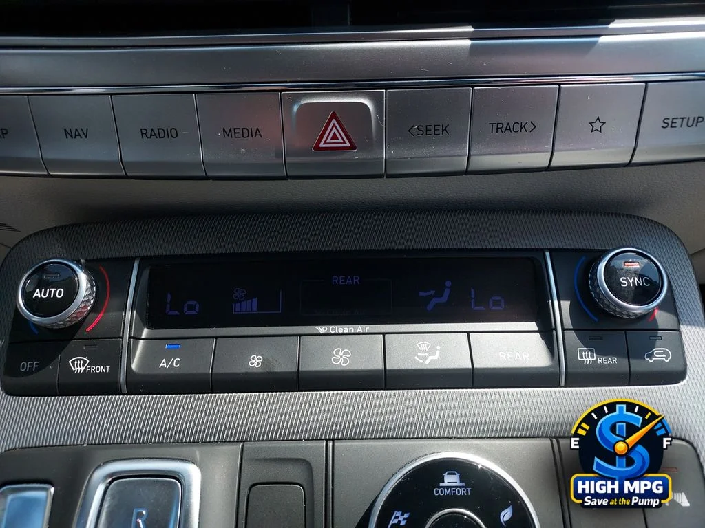 Used 2022 Black Hyundai SEL image 19