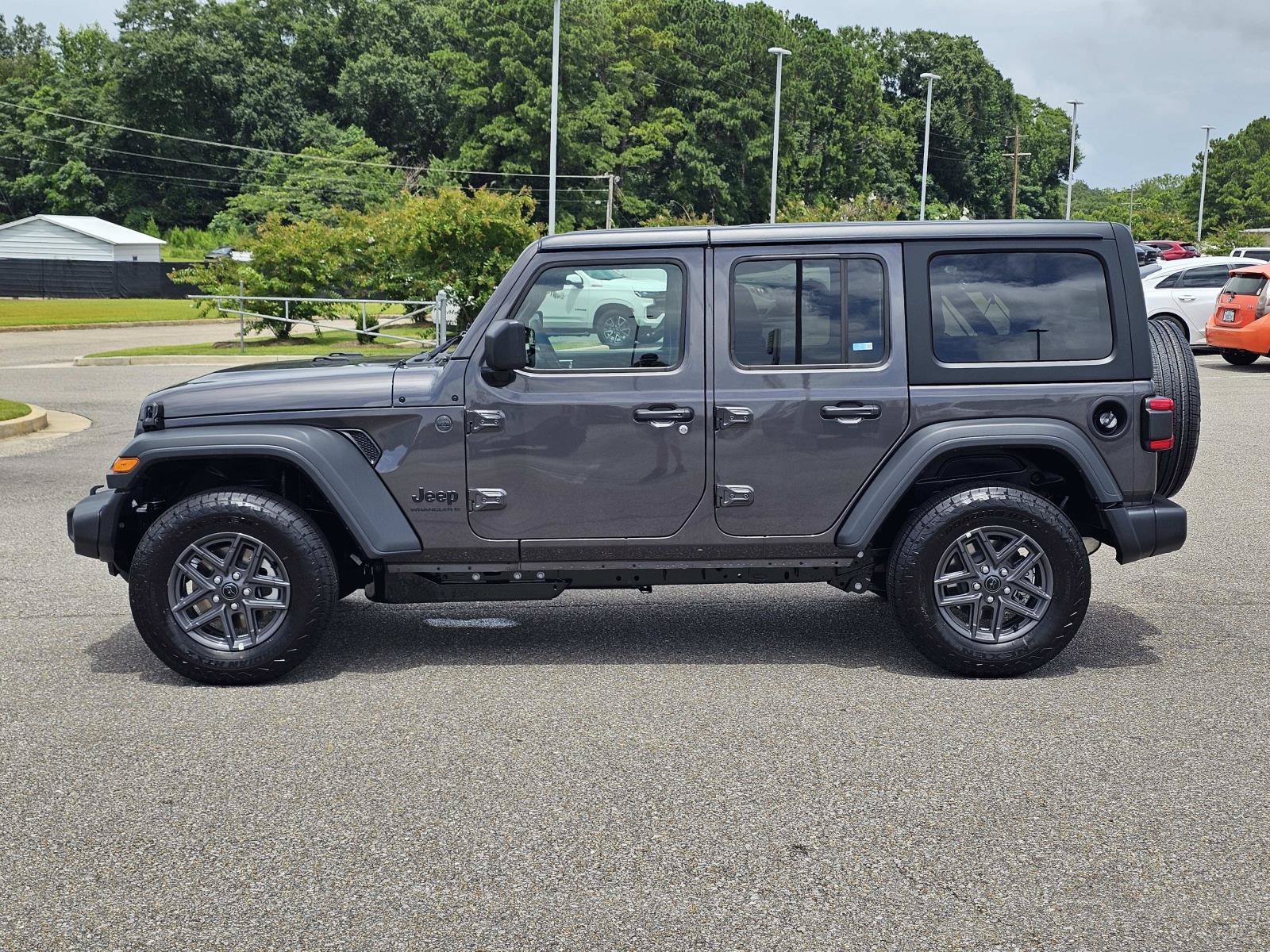 New 2026 Granite Crystal Metallic Clearcoat Jeep Sport S image 13