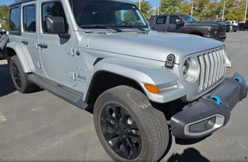 Used 2023 Silver Jeep Sahara 4xe image 3