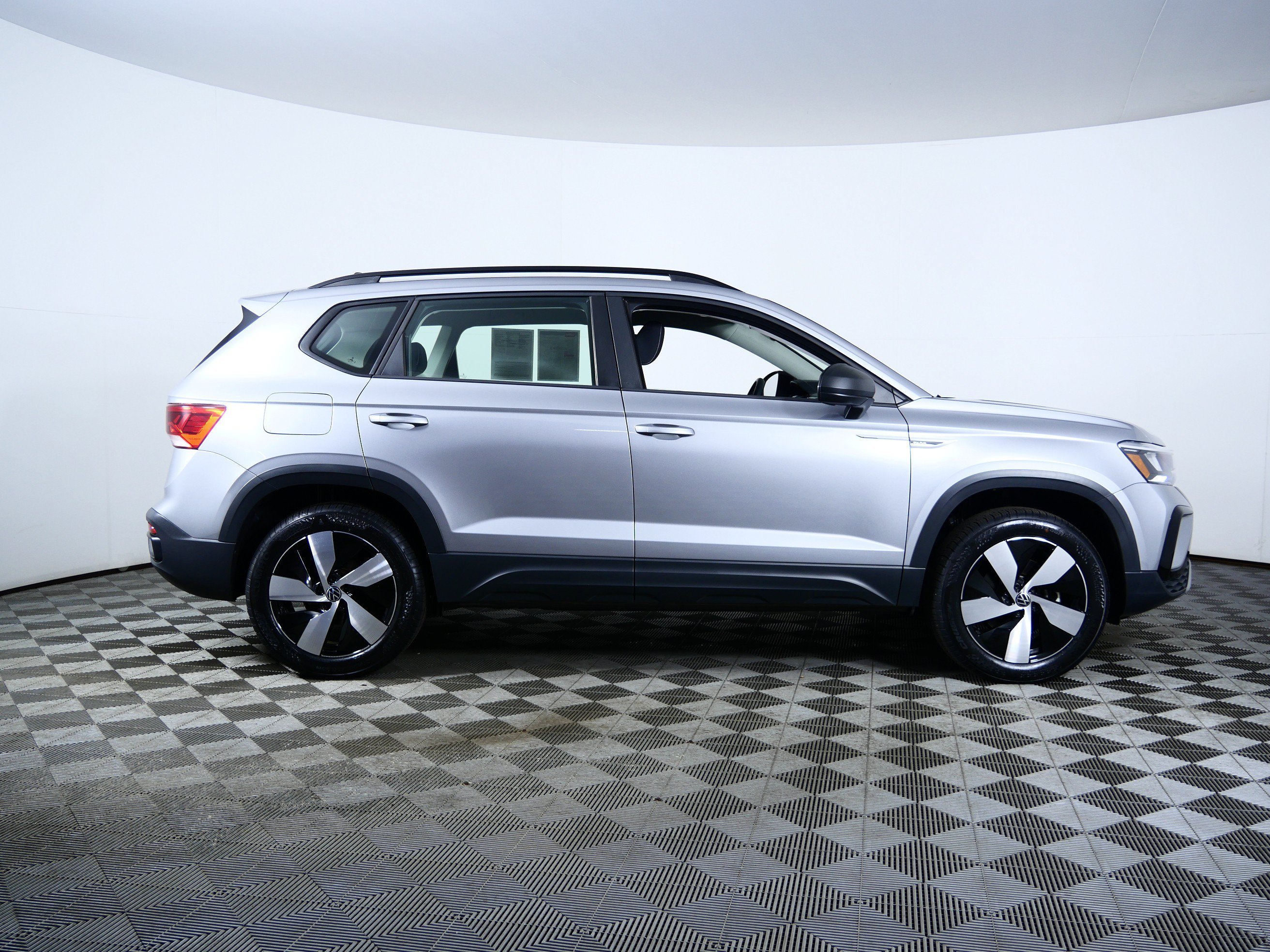 Used 2023 Silver Volkswagen S image 8