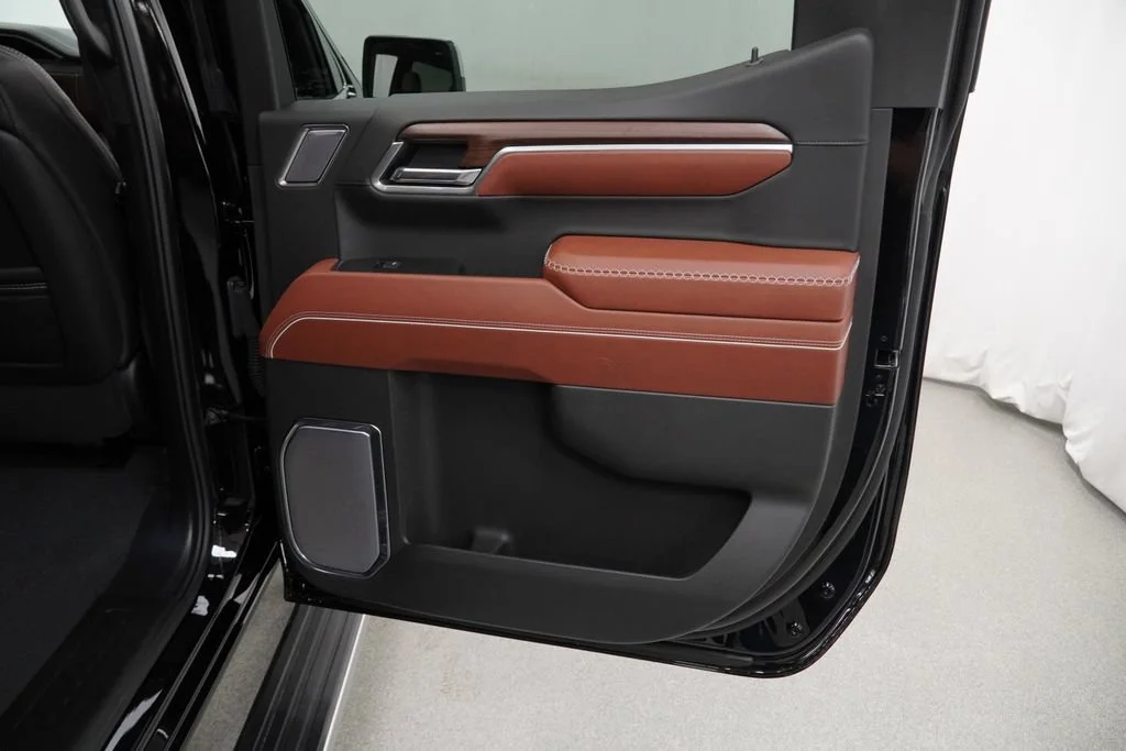 Used 2025 Onyx Black GMC Denali Ultimate image 34