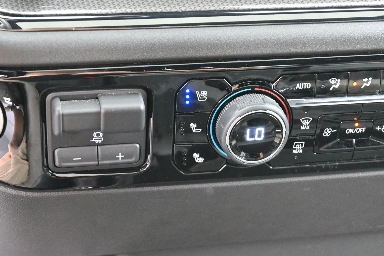 Used 2025 Slate Gray Metallic Chevrolet ZR2 image 23