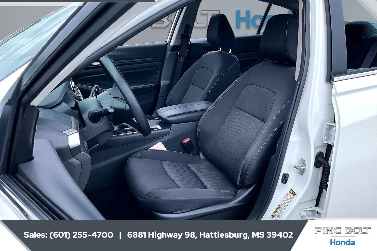 Used 2025 Glacier White Nissan SV image 18