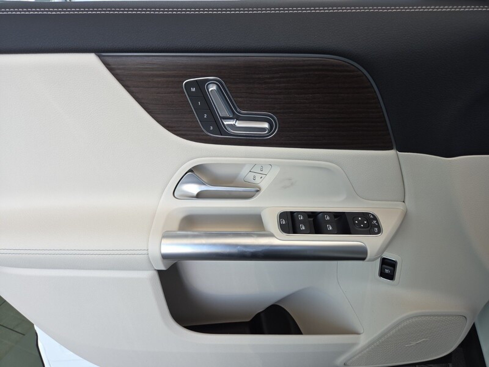 New 2026 Polar White Mercedes-Benz GLA 250 SUV image 21