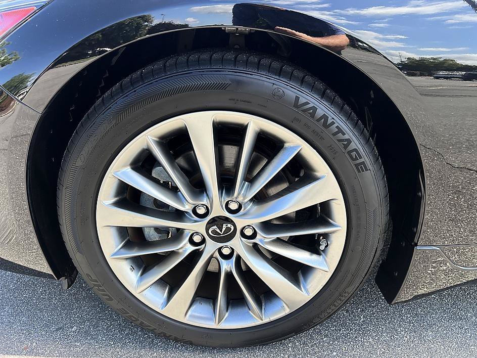 Used 2023 Black Obsidian INFINITI LUXE image 9