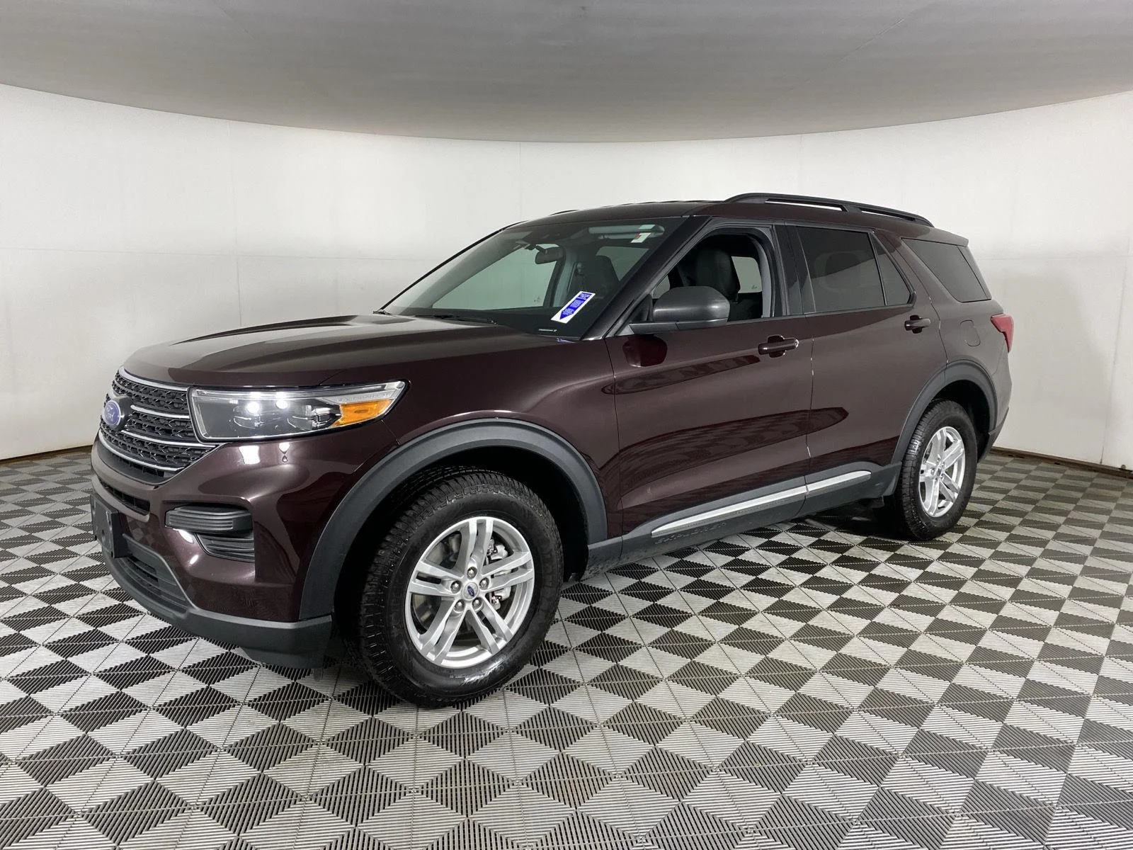 Used 2022 Jewel Red Ford XLT image 6