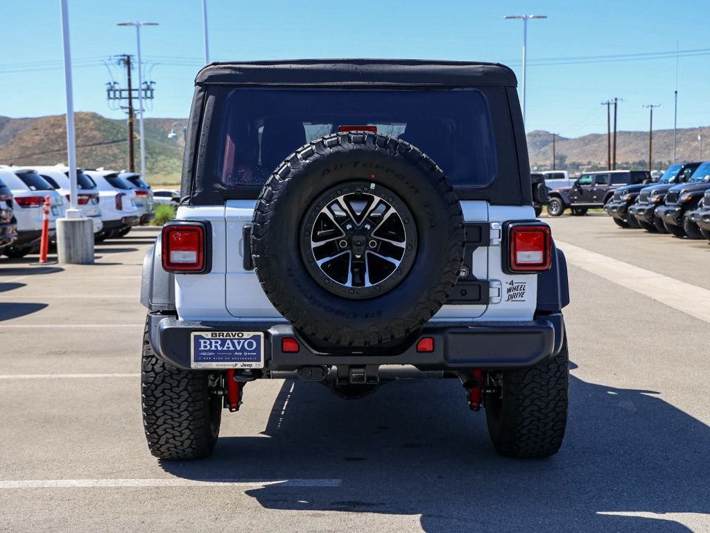 New 2026 Bright White Clear-Coat Exterior Paint Jeep Willys Extreme image 4