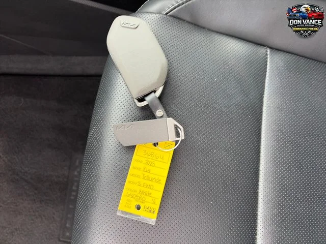 Used 2025 White Kia S image 29