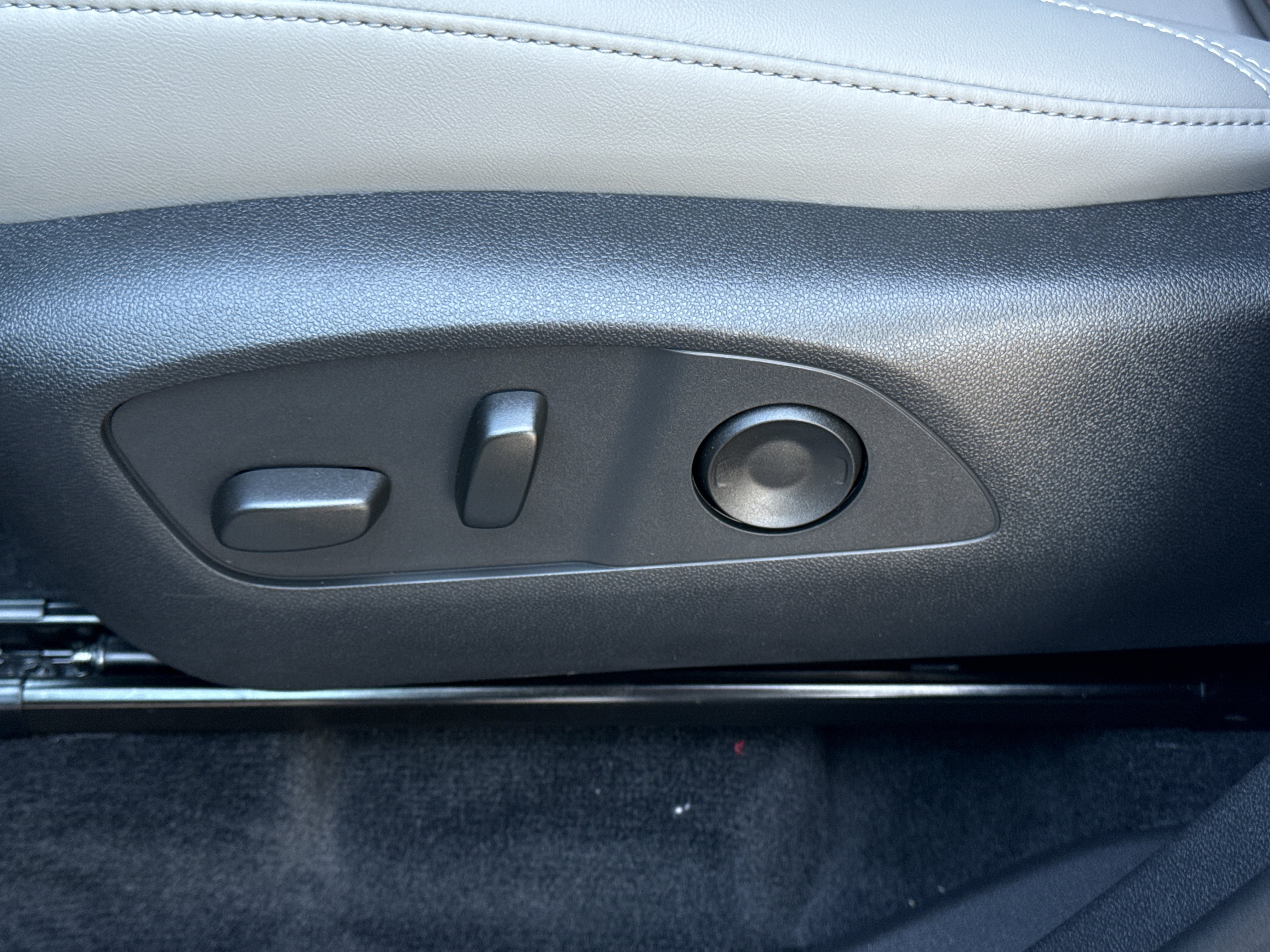 2026 GMC Acadia Elevation - Photo 15