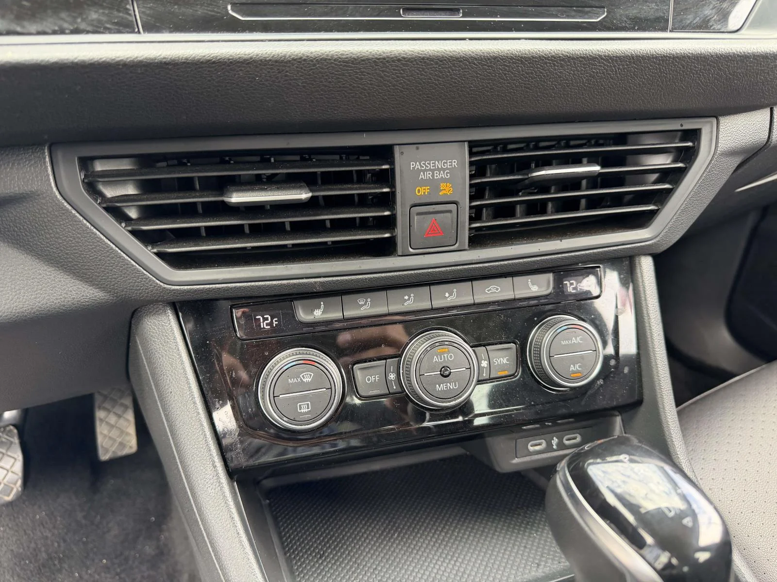 2024 Volkswagen Jetta SE - Photo 24