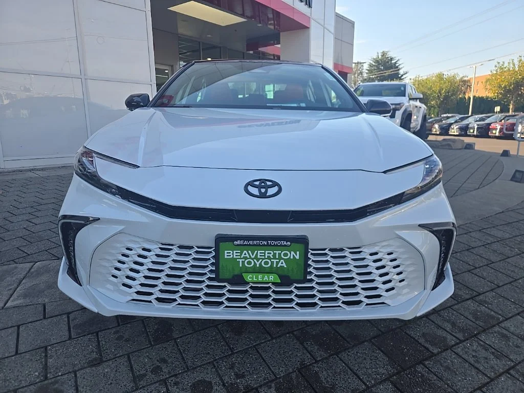 New 2026 Wind Chill Pearl with Midnight Black Metallic roof Toyota XSE image 8