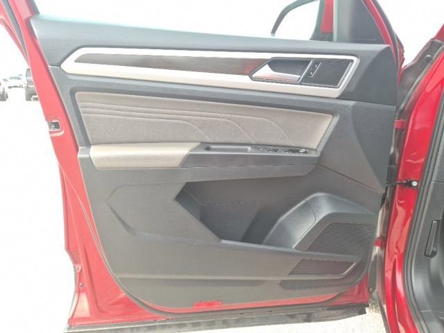 2022 Volkswagen Atlas SE w/Tech - Photo 12