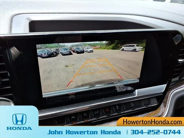 Used 2024 White GMC Elevation image 26