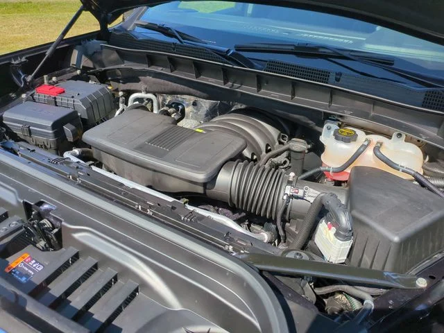 Used 2025 Silver GMC SLT image 25