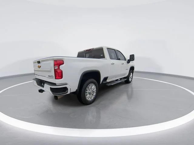 Used 2023 White Chevrolet High Country image 8