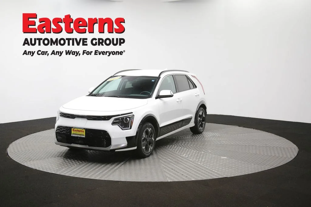 Used 2024 White Kia Wind image 53