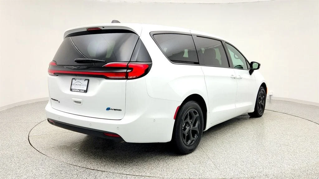 Used 2024 Bright White Clearcoat Chrysler Hybrid S Appearance Pkg image 5