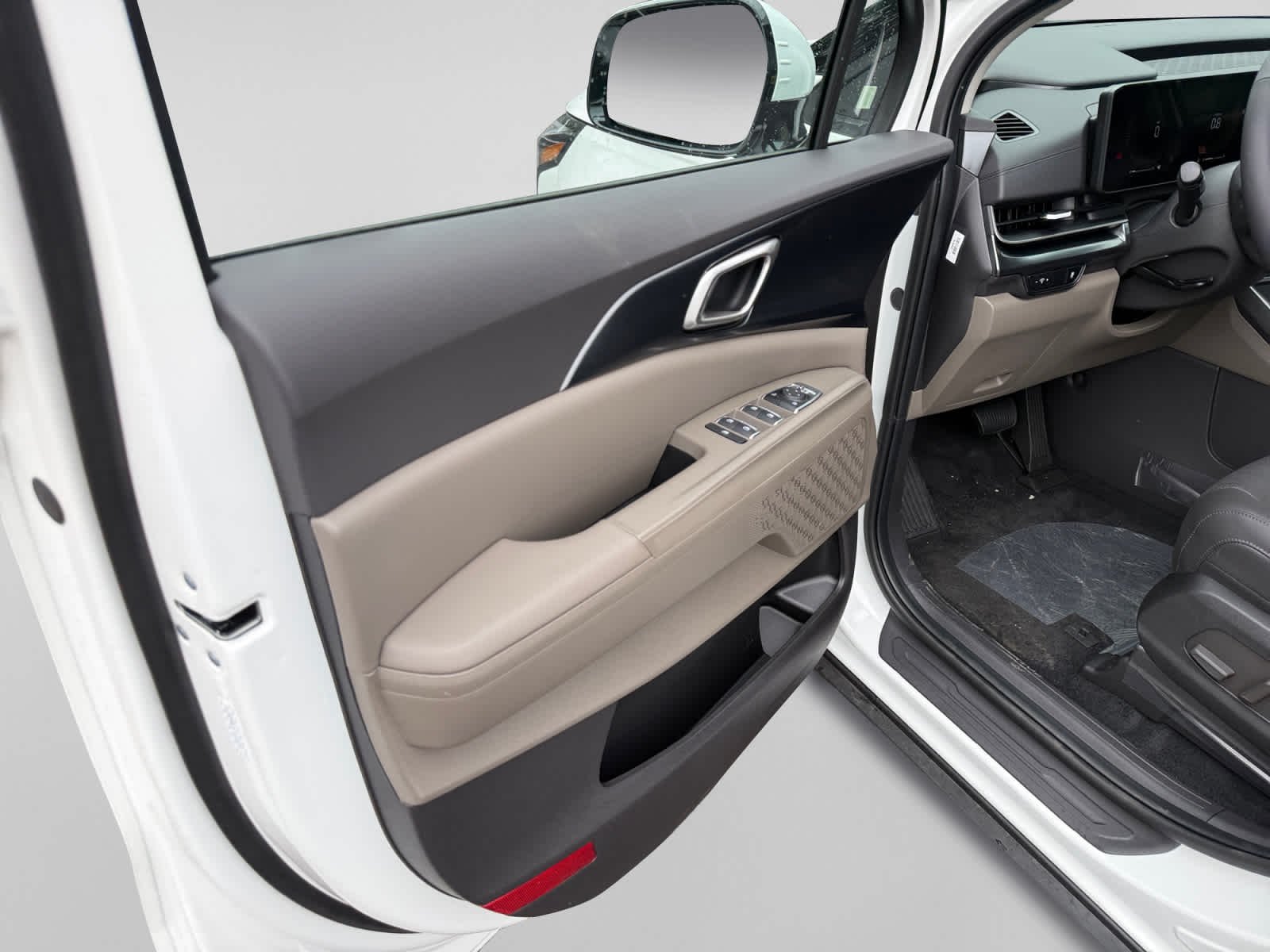 New 2026 Snow White Pearl Kia LXS image 10