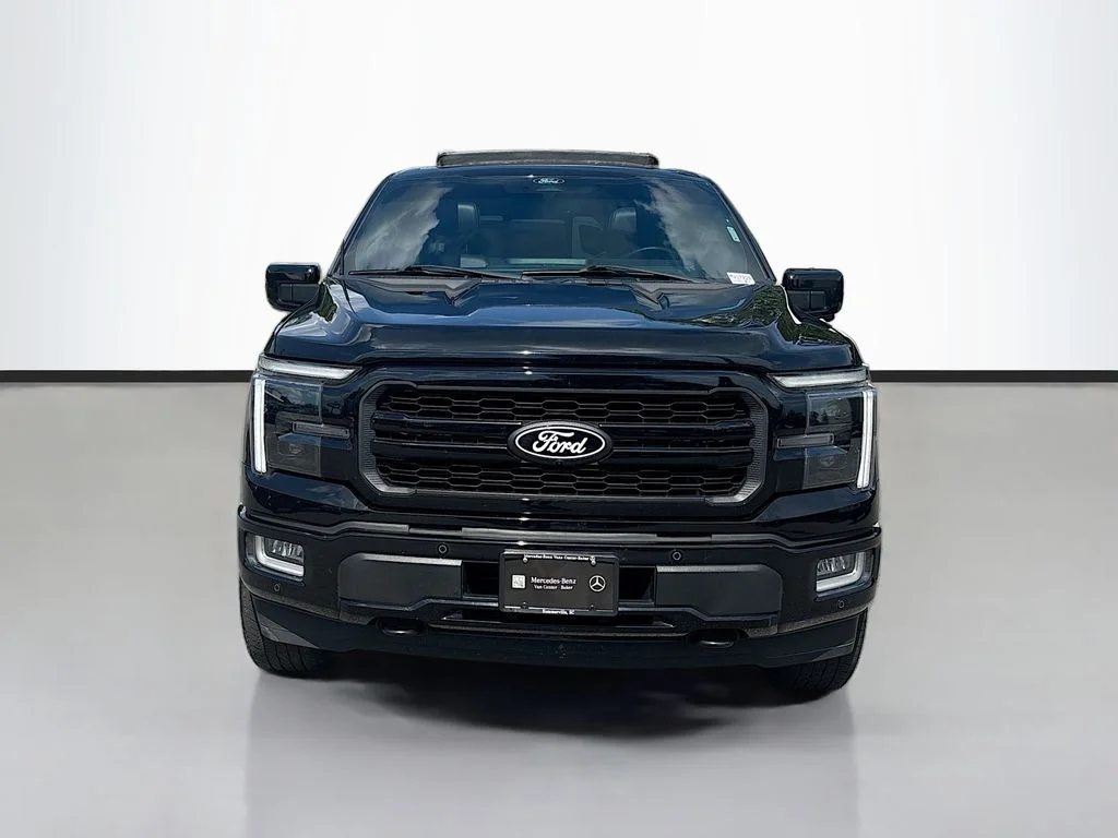Used 2024  Ford Lariat image 8