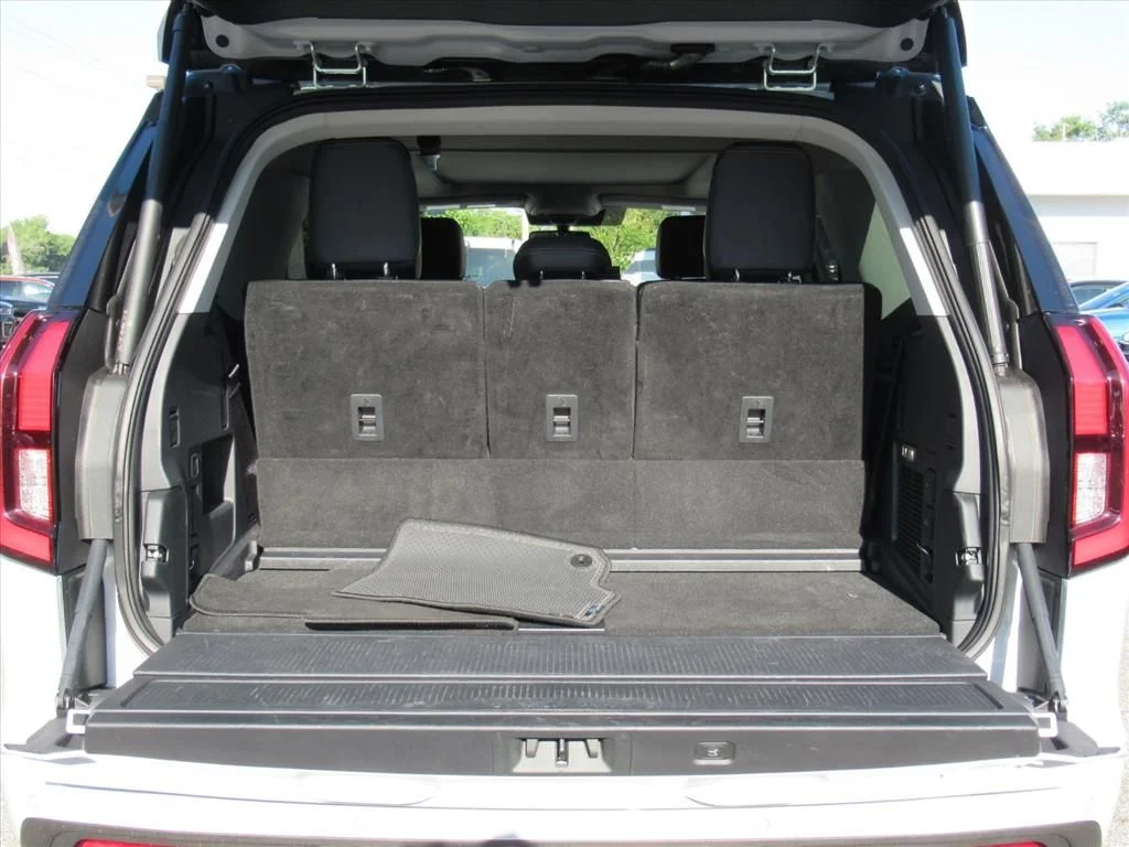 Used 2025 Silver Ford Platinum image 31