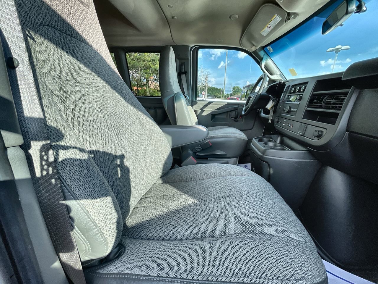 2022 Chevrolet Express Passenger LS - Photo 16