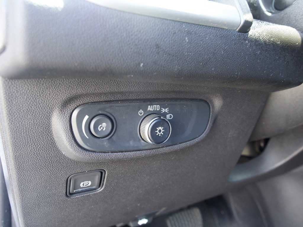 Certified Used 2024 Summit White GMC SLE image 15