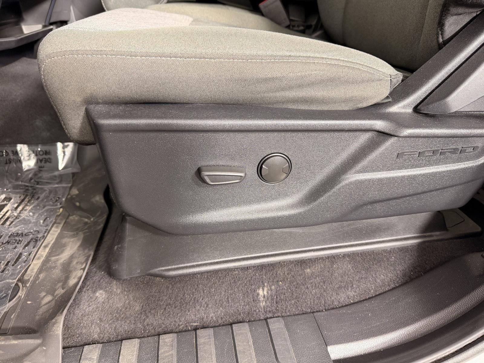 Used 2023 Iconic Silver Ford XLT image 13