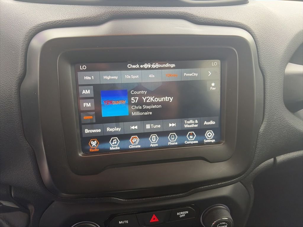 Used 2019 Colorado Red Clearcoat Jeep Latitude image 2