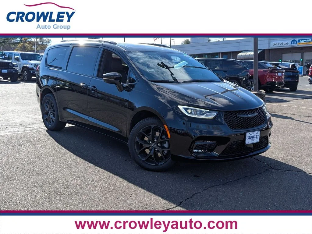 2026 Chrysler Pacifica Limited AWD's photo