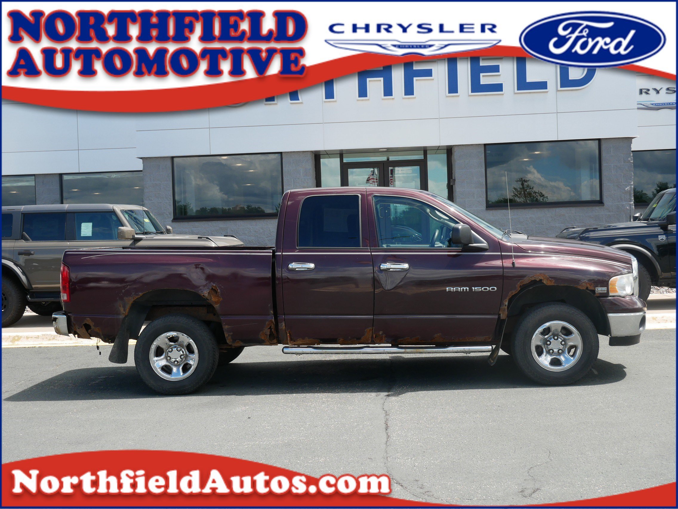 Used 2005 Red Dodge SLT image 1