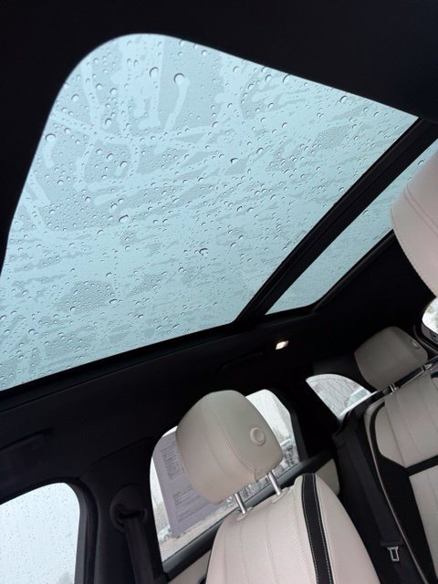 Used 2018  Land Rover SE R-Dynamic image 3