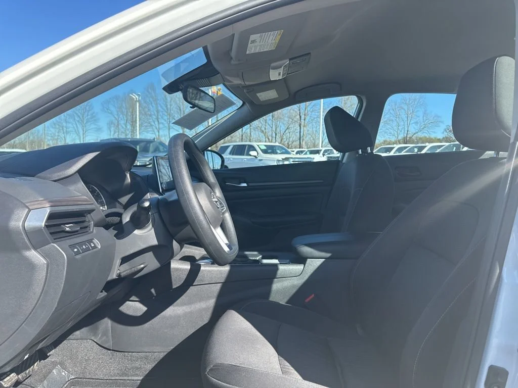 Used 2025 White Nissan SV image 9