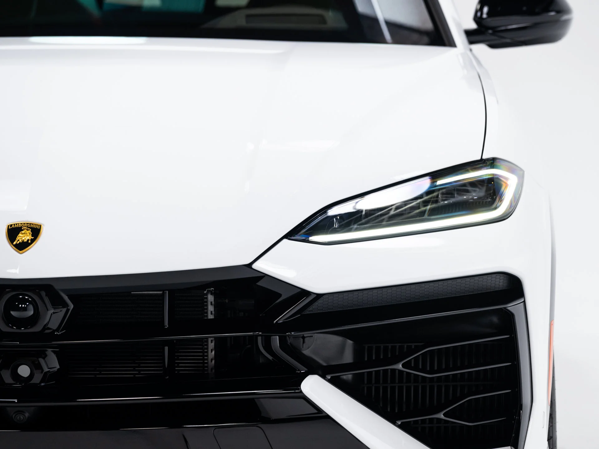 Used 2025  Lamborghini SE image 14