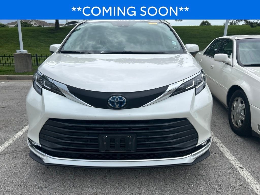 Used 2021 Toyota Sienna XLE with VIN 5TDJRKEC3MS026037 for sale in Kansas City